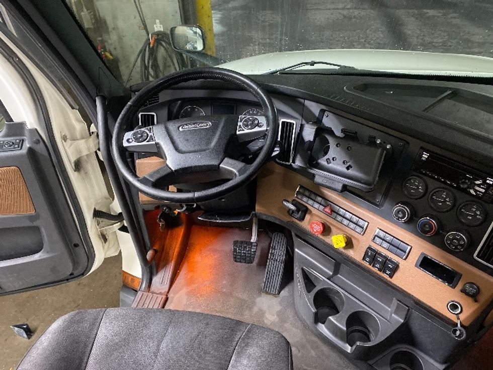 Sleeper Tractor-Heavy Duty Tractors-Freightliner-2019-T12664ST-Binghamton-NY-559,598\n\t\tmiles-$ 57,250 - Image 11