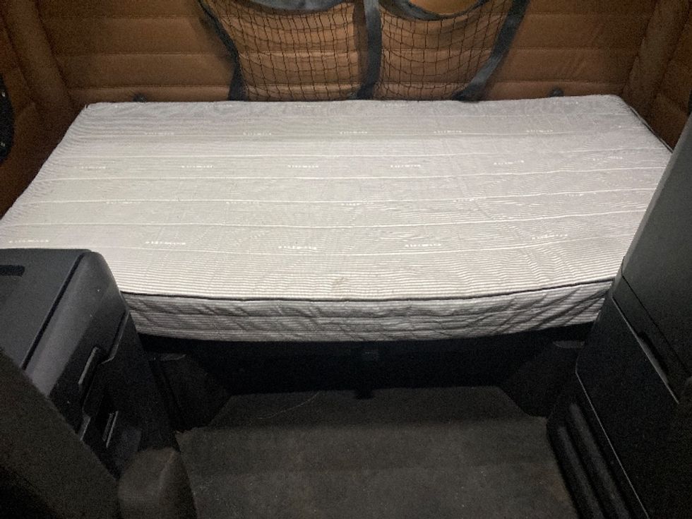 Sleeper Tractor-Heavy Duty Tractors-Freightliner-2019-T12664ST-Binghamton-NY-559,598\n\t\tmiles-$ 57,250 - Image 16