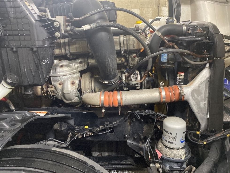 Sleeper Tractor-Heavy Duty Tractors-Freightliner-2019-T12664ST-Binghamton-NY-559,598\n\t\tmiles-$ 57,250 - Image 20