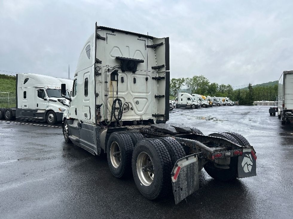 Sleeper Tractor-Heavy Duty Tractors-Freightliner-2019-T12664ST-Binghamton-NY-559,598\n\t\tmiles-$ 57,250 - Image 5