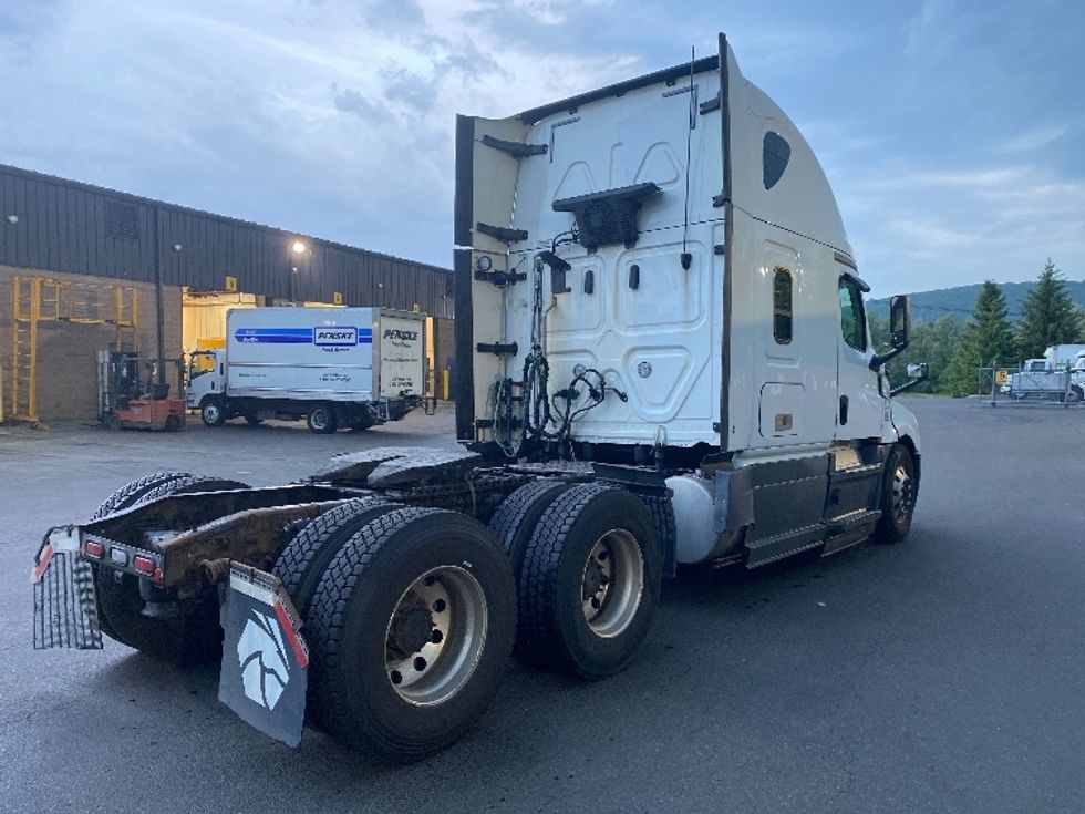 Sleeper Tractor-Heavy Duty Tractors-Freightliner-2019-T12664ST-Binghamton-NY-559,598\n\t\tmiles-$ 57,250 - Image 7