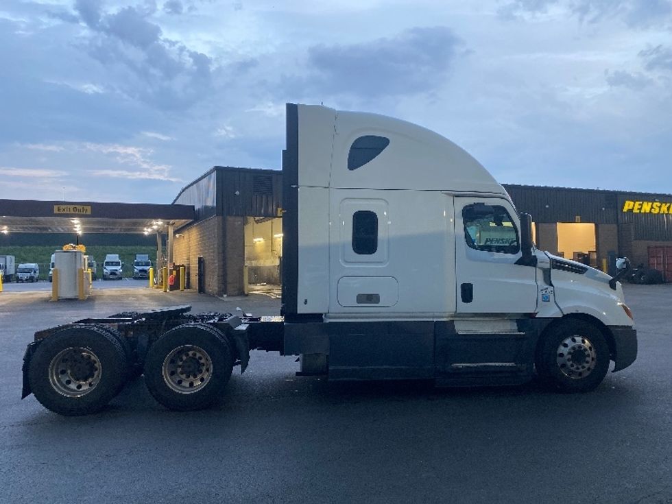 Sleeper Tractor-Heavy Duty Tractors-Freightliner-2019-T12664ST-Binghamton-NY-559,598\n\t\tmiles-$ 57,250 - Image 8