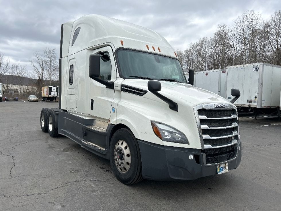 Sleeper Tractor-Heavy Duty Tractors-Freightliner-2019-T12664ST-Binghamton-NY-566,955\n\t\tmiles-$ 56,250 - Image 1
