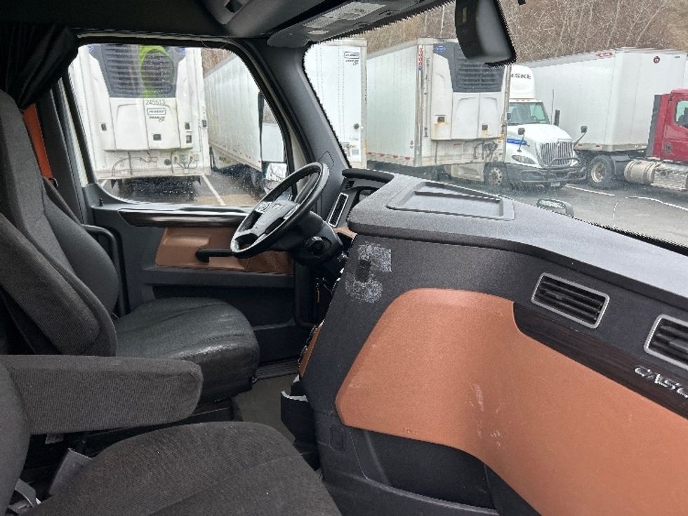 Sleeper Tractor-Heavy Duty Tractors-Freightliner-2019-T12664ST-Binghamton-NY-566,955\n\t\tmiles-$ 56,250 - Image 15