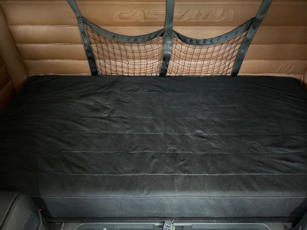 Sleeper Tractor-Heavy Duty Tractors-Freightliner-2019-T12664ST-Binghamton-NY-566,955\n\t\tmiles-$ 56,250 - Image 17