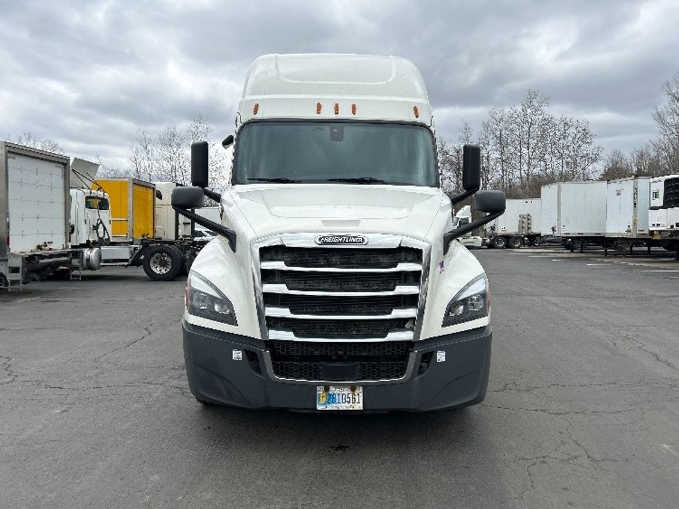 Sleeper Tractor-Heavy Duty Tractors-Freightliner-2019-T12664ST-Binghamton-NY-566,955\n\t\tmiles-$ 56,250 - Image 2