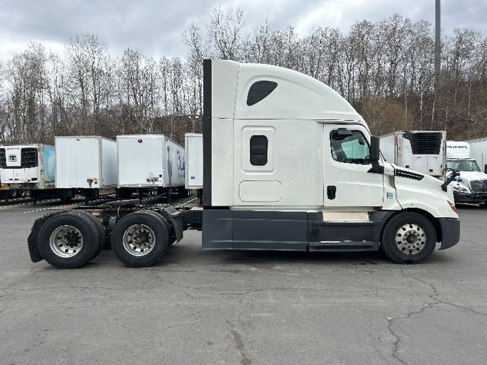 Sleeper Tractor-Heavy Duty Tractors-Freightliner-2019-T12664ST-Binghamton-NY-566,955\n\t\tmiles-$ 56,250 - Image 8