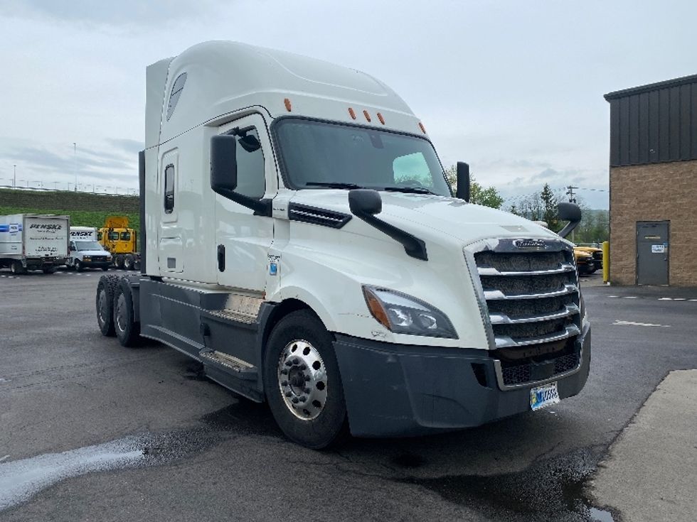 Sleeper Tractor-Heavy Duty Tractors-Freightliner-2019-T12664ST-Binghamton-NY-617,438\n\t\tmiles-$ 51,500 - Image 1