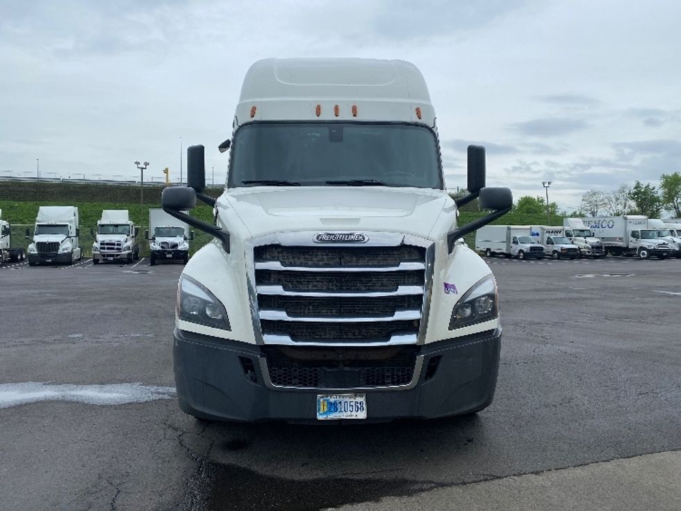 Sleeper Tractor-Heavy Duty Tractors-Freightliner-2019-T12664ST-Binghamton-NY-617,438\n\t\tmiles-$ 51,500 - Image 2