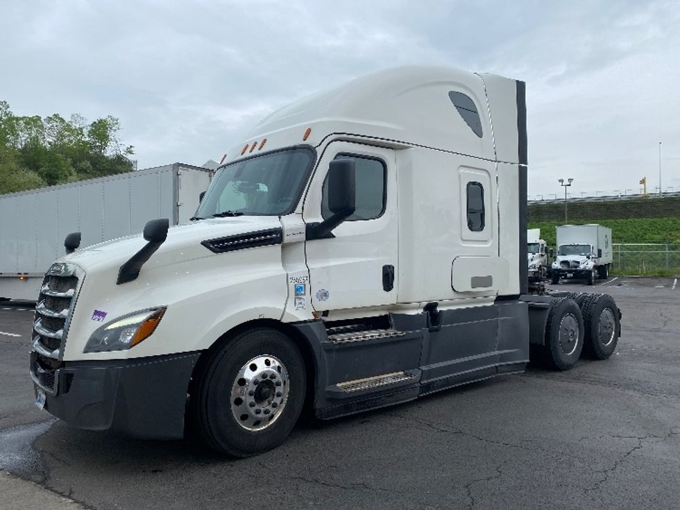Sleeper Tractor-Heavy Duty Tractors-Freightliner-2019-T12664ST-Binghamton-NY-617,438\n\t\tmiles-$ 51,500 - Image 3