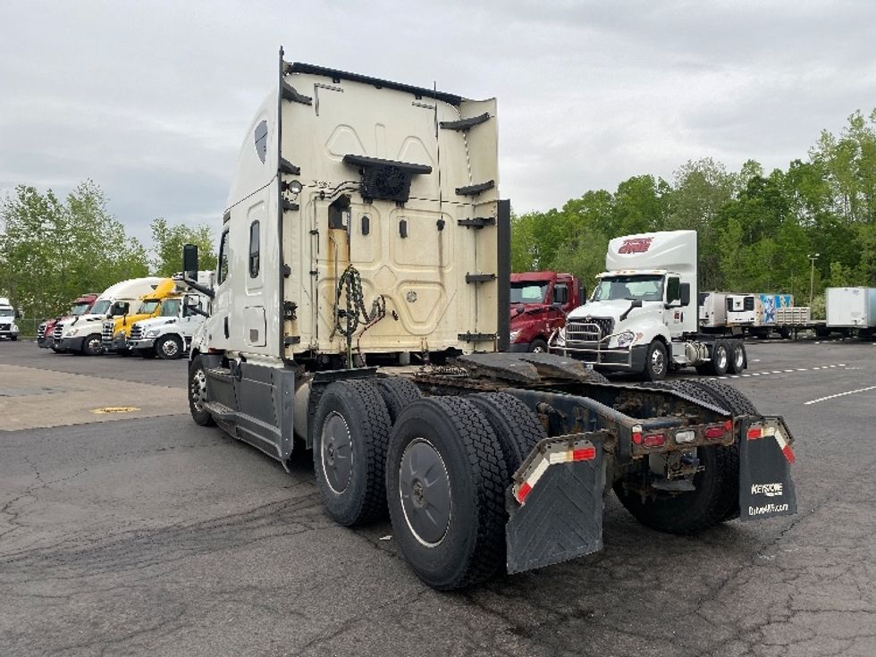 Sleeper Tractor-Heavy Duty Tractors-Freightliner-2019-T12664ST-Binghamton-NY-617,438\n\t\tmiles-$ 51,500 - Image 5