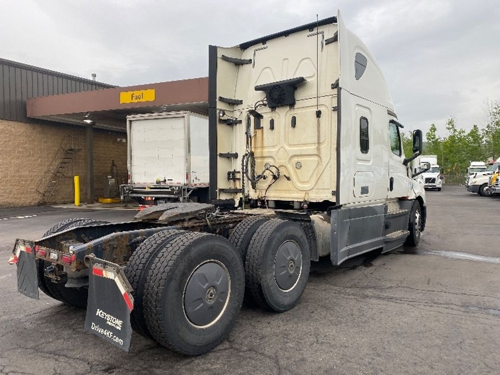 Sleeper Tractor-Heavy Duty Tractors-Freightliner-2019-T12664ST-Binghamton-NY-617,438\n\t\tmiles-$ 51,500 - Image 7