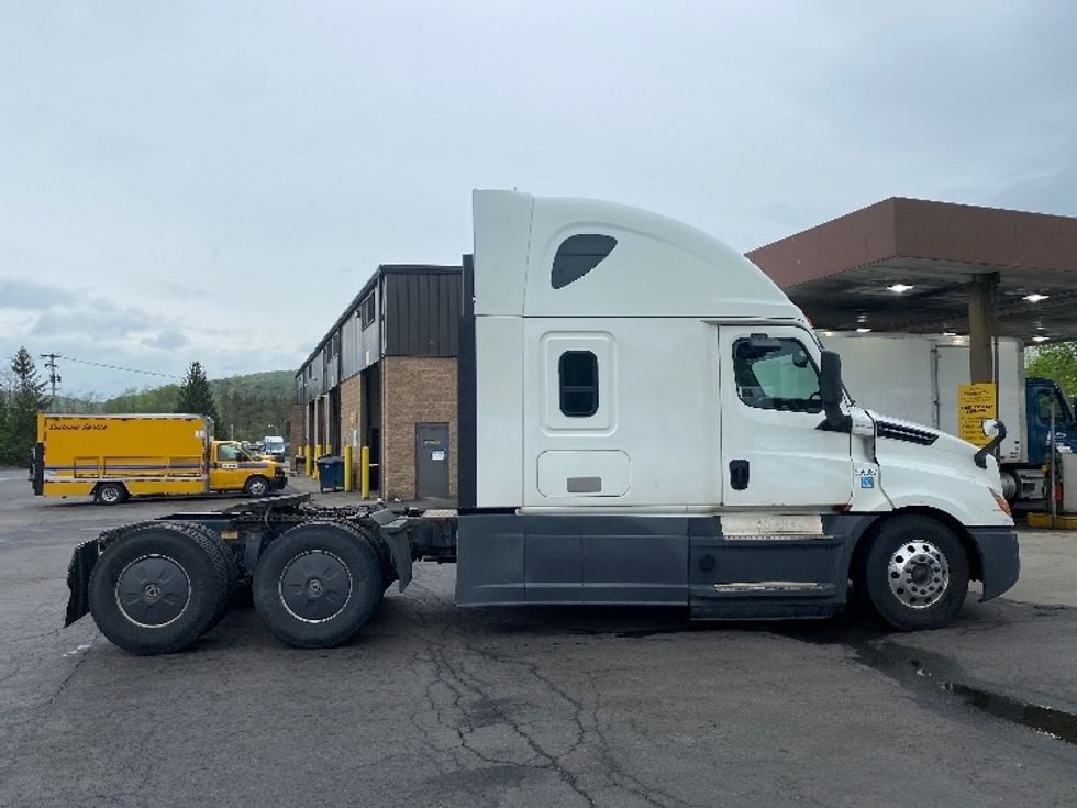 Sleeper Tractor-Heavy Duty Tractors-Freightliner-2019-T12664ST-Binghamton-NY-617,438\n\t\tmiles-$ 51,500 - Image 8