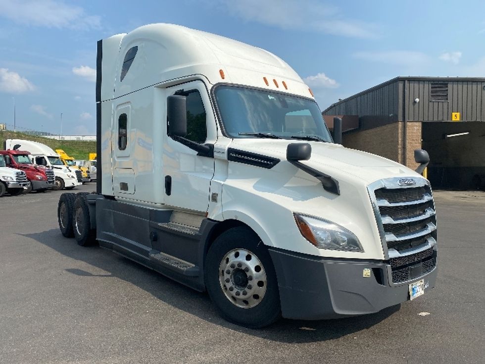 Sleeper Tractor-Heavy Duty Tractors-Freightliner-2019-T12664ST-Binghamton-NY-705,651\n\t\tmiles-$ 47,750 - Image 1
