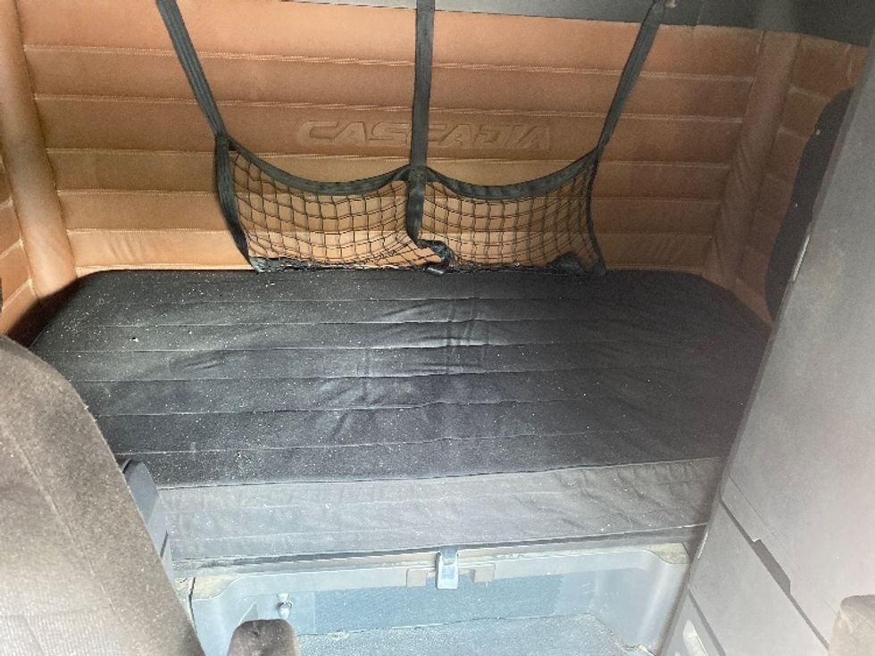 Sleeper Tractor-Heavy Duty Tractors-Freightliner-2019-T12664ST-Binghamton-NY-705,651\n\t\tmiles-$ 47,750 - Image 16