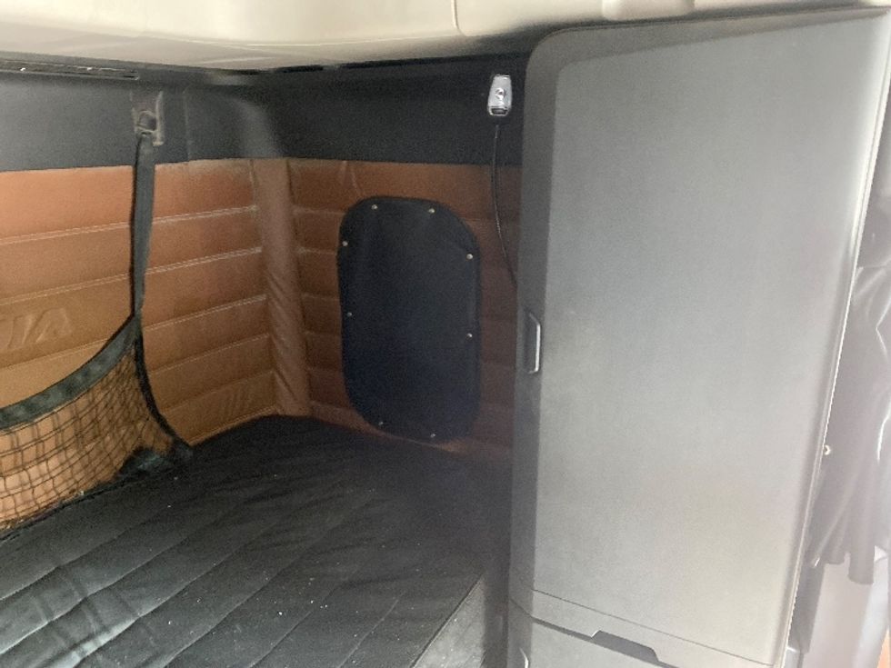 Sleeper Tractor-Heavy Duty Tractors-Freightliner-2019-T12664ST-Binghamton-NY-705,651\n\t\tmiles-$ 47,750 - Image 18