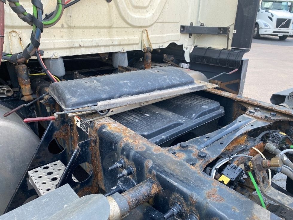 Sleeper Tractor-Heavy Duty Tractors-Freightliner-2019-T12664ST-Binghamton-NY-705,651\n\t\tmiles-$ 47,750 - Image 23