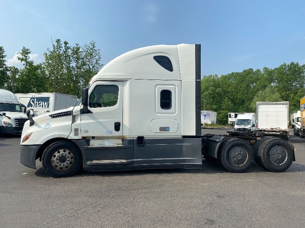 Sleeper Tractor-Heavy Duty Tractors-Freightliner-2019-T12664ST-Binghamton-NY-705,651\n\t\tmiles-$ 47,750 - Image 4