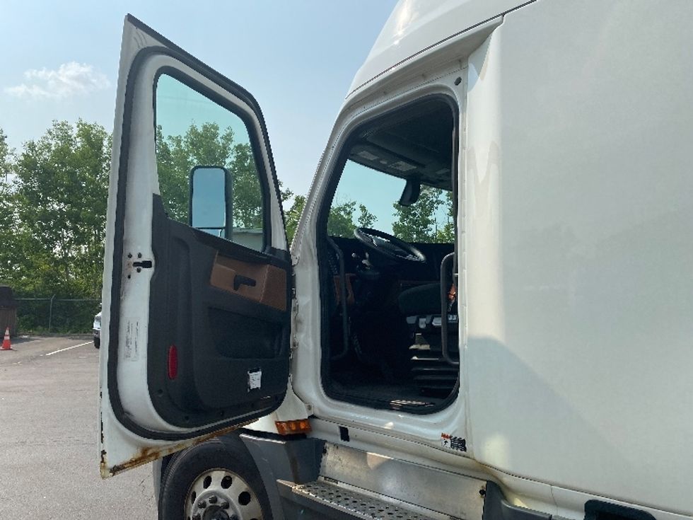 Sleeper Tractor-Heavy Duty Tractors-Freightliner-2019-T12664ST-Binghamton-NY-705,651\n\t\tmiles-$ 47,750 - Image 9