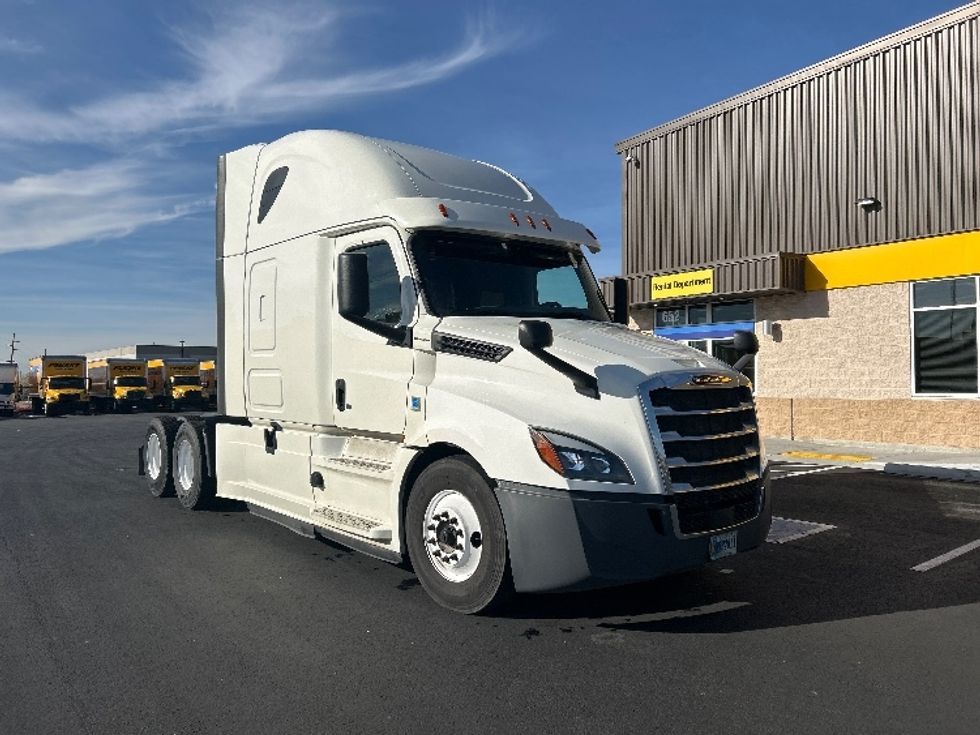 Sleeper Tractor-Heavy Duty Tractors-Freightliner-2019-T12664ST-Boise-ID-460,489\n\t\tmiles-$ 66,000 - Image 1