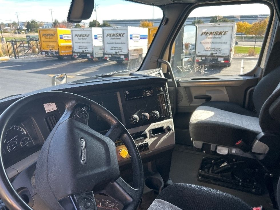 Sleeper Tractor-Heavy Duty Tractors-Freightliner-2019-T12664ST-Boise-ID-460,489\n\t\tmiles-$ 66,000 - Image 10