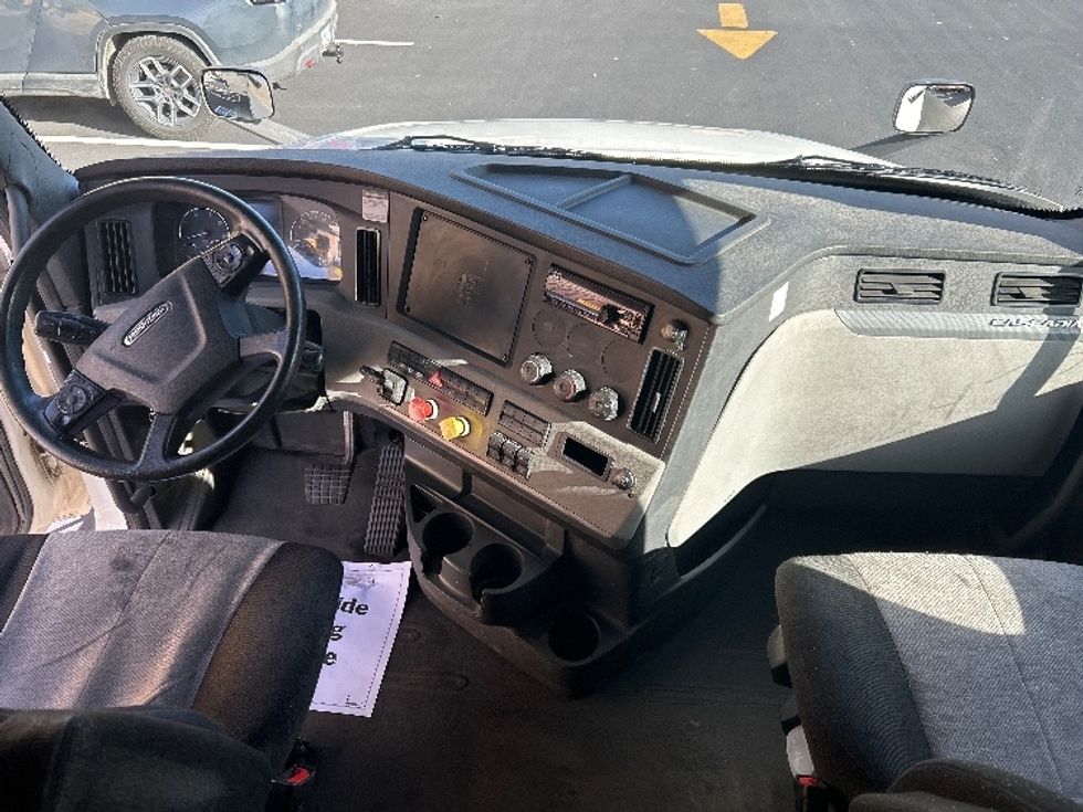 Sleeper Tractor-Heavy Duty Tractors-Freightliner-2019-T12664ST-Boise-ID-460,489\n\t\tmiles-$ 66,000 - Image 12