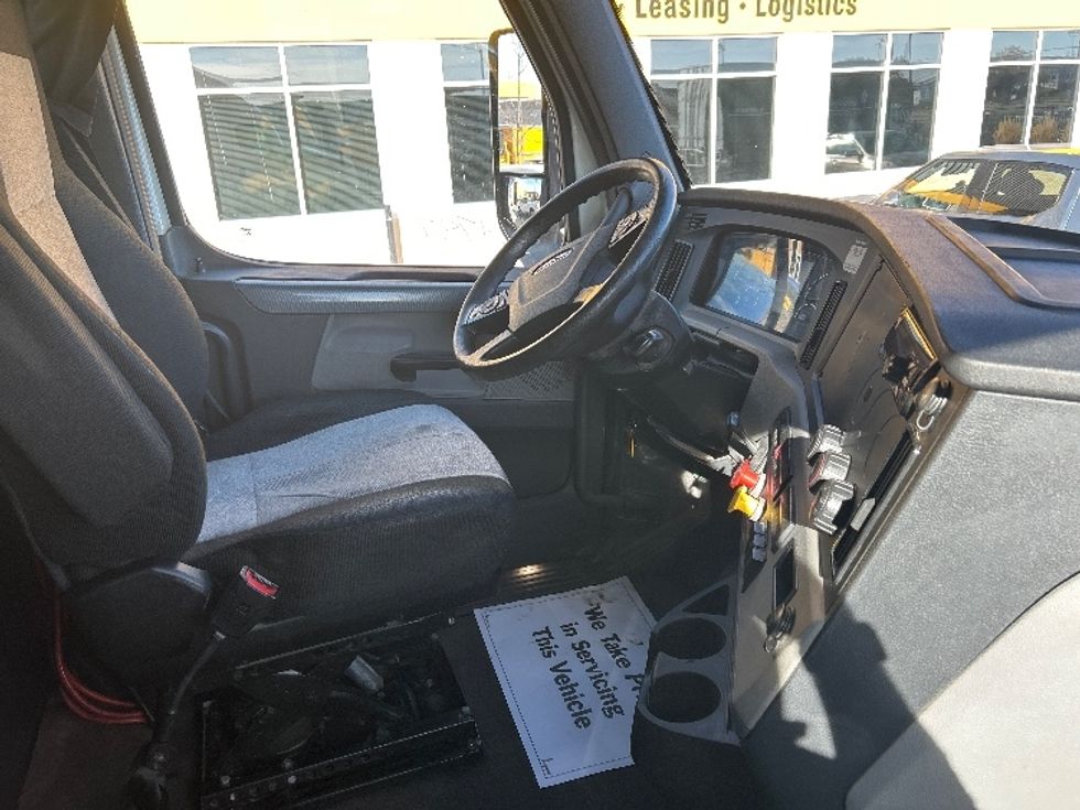 Sleeper Tractor-Heavy Duty Tractors-Freightliner-2019-T12664ST-Boise-ID-460,489\n\t\tmiles-$ 66,000 - Image 15