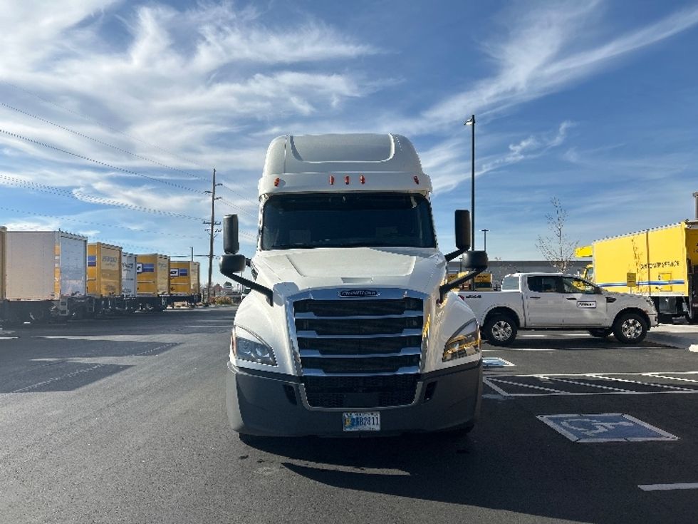 Sleeper Tractor-Heavy Duty Tractors-Freightliner-2019-T12664ST-Boise-ID-460,489\n\t\tmiles-$ 66,000 - Image 2