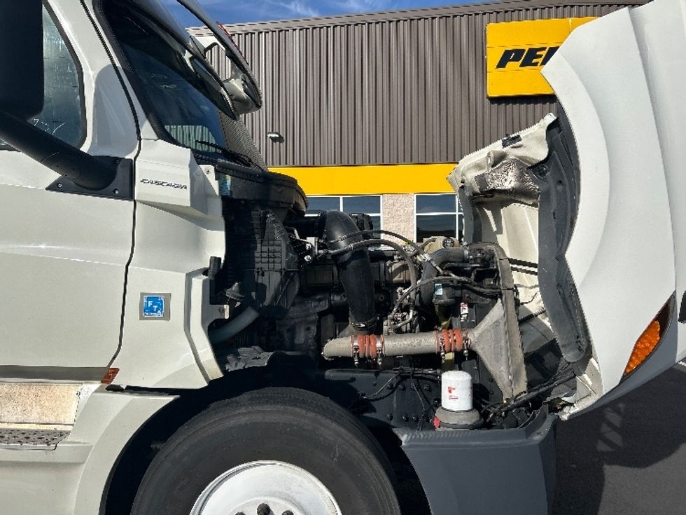 Sleeper Tractor-Heavy Duty Tractors-Freightliner-2019-T12664ST-Boise-ID-460,489\n\t\tmiles-$ 66,000 - Image 20