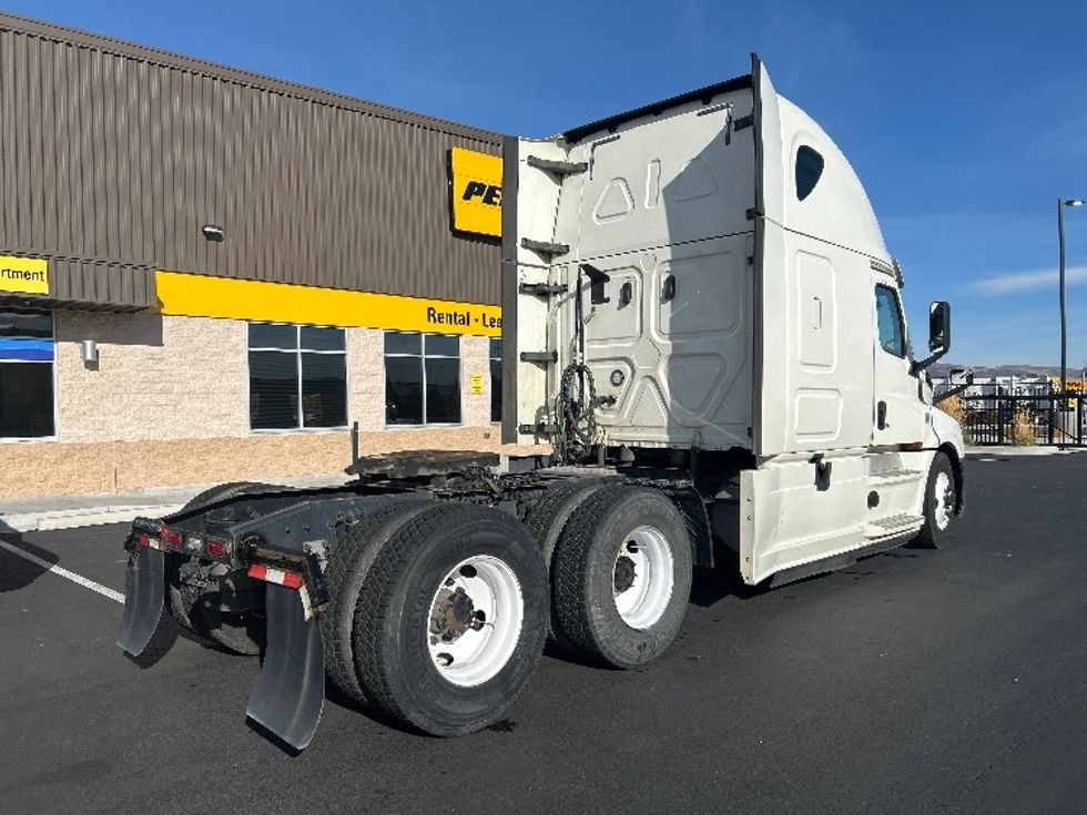 Sleeper Tractor-Heavy Duty Tractors-Freightliner-2019-T12664ST-Boise-ID-460,489\n\t\tmiles-$ 66,000 - Image 7