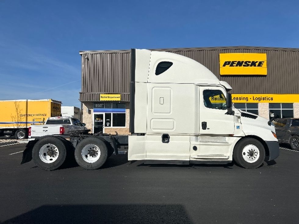 Sleeper Tractor-Heavy Duty Tractors-Freightliner-2019-T12664ST-Boise-ID-460,489\n\t\tmiles-$ 66,000 - Image 8