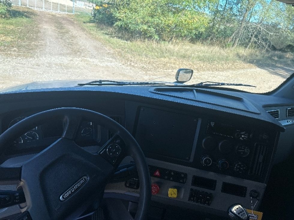 Sleeper Tractor-Heavy Duty Tractors-Freightliner-2019-T12664ST-Brooklyn Park-MN-679,180\n\t\tmiles-$ 39,750 - Image 11