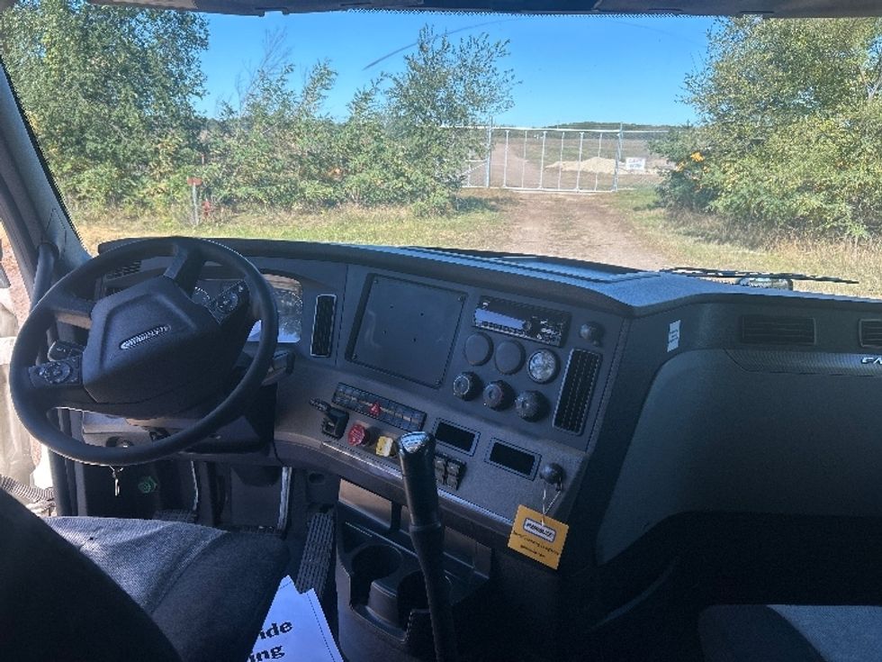 Sleeper Tractor-Heavy Duty Tractors-Freightliner-2019-T12664ST-Brooklyn Park-MN-679,180\n\t\tmiles-$ 39,750 - Image 12