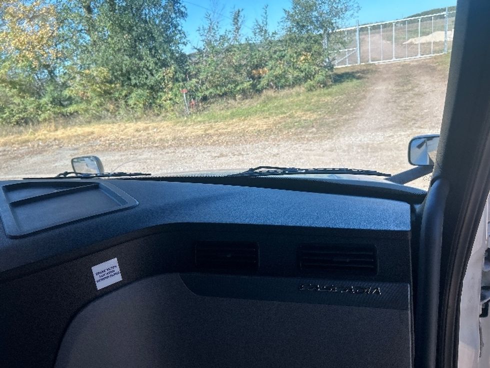 Sleeper Tractor-Heavy Duty Tractors-Freightliner-2019-T12664ST-Brooklyn Park-MN-679,180\n\t\tmiles-$ 39,750 - Image 14