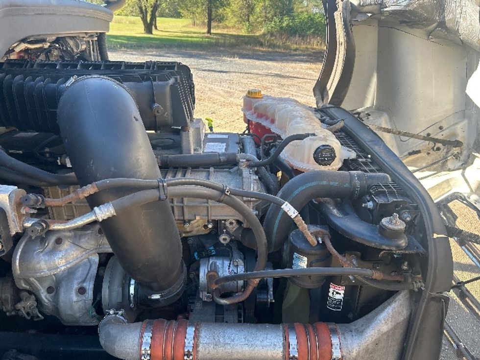 Sleeper Tractor-Heavy Duty Tractors-Freightliner-2019-T12664ST-Brooklyn Park-MN-679,180\n\t\tmiles-$ 39,750 - Image 20
