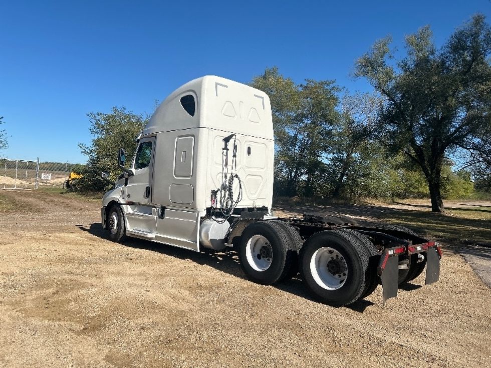 Sleeper Tractor-Heavy Duty Tractors-Freightliner-2019-T12664ST-Brooklyn Park-MN-679,180\n\t\tmiles-$ 39,750 - Image 5
