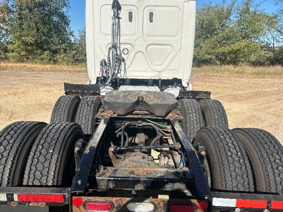 Sleeper Tractor-Heavy Duty Tractors-Freightliner-2019-T12664ST-Brooklyn Park-MN-679,180\n\t\tmiles-$ 39,750 - Image 6