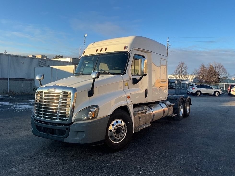 Sleeper Tractor-Heavy Duty Tractors-Freightliner-2019-T12664ST-Burlington-ON-453,707\n\t\tkm-$ 77,750 - Image 3