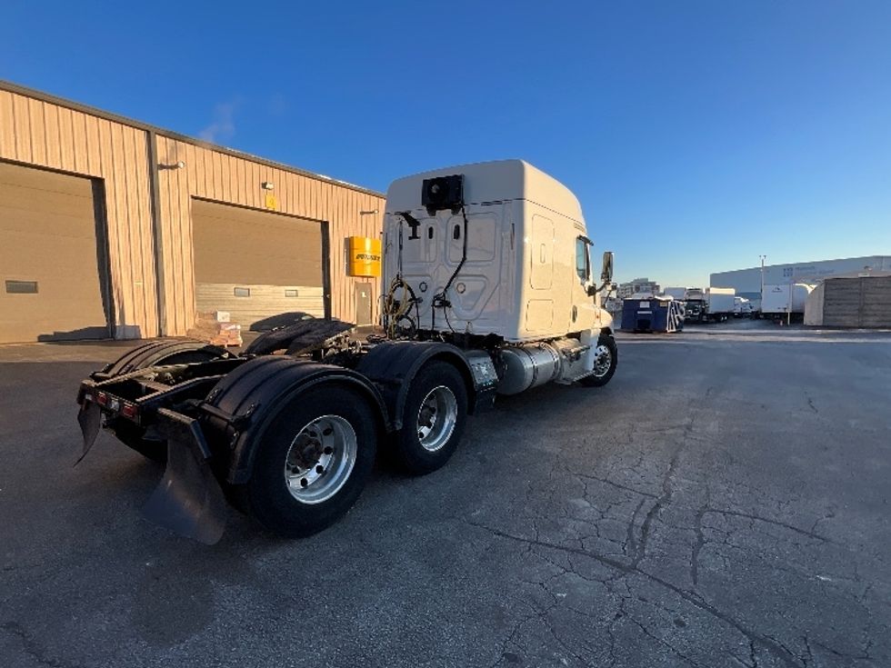 Sleeper Tractor-Heavy Duty Tractors-Freightliner-2019-T12664ST-Burlington-ON-453,707\n\t\tkm-$ 77,750 - Image 7