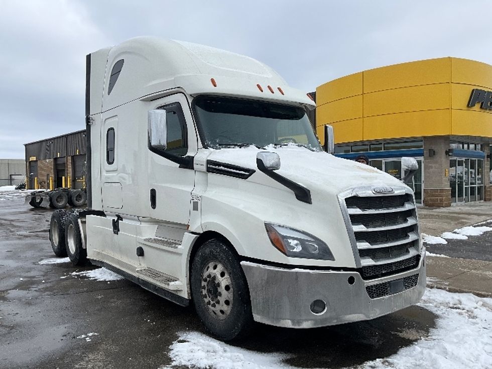 Sleeper Tractor-Heavy Duty Tractors-Freightliner-2019-T12664ST-Cambridge-ON-1,002,083\n\t\tkm-$ 60,250 - Image 1