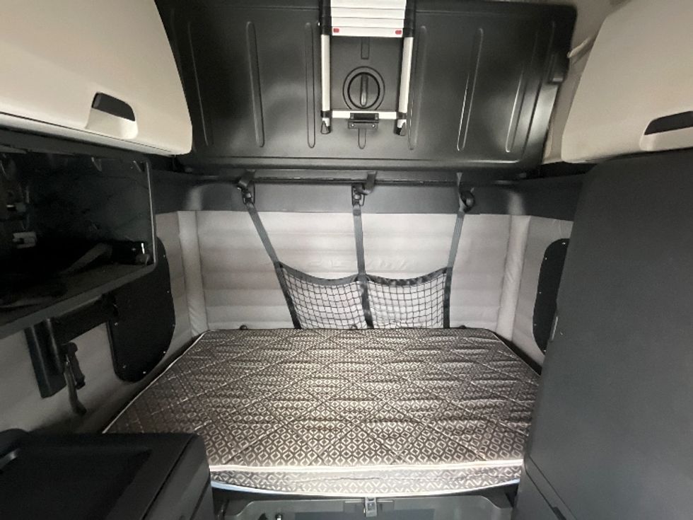 Sleeper Tractor-Heavy Duty Tractors-Freightliner-2019-T12664ST-Cambridge-ON-1,002,083\n\t\tkm-$ 60,250 - Image 16