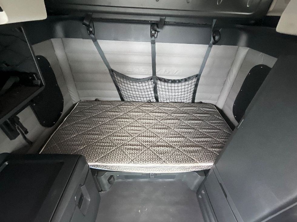 Sleeper Tractor-Heavy Duty Tractors-Freightliner-2019-T12664ST-Cambridge-ON-1,002,083\n\t\tkm-$ 60,250 - Image 17