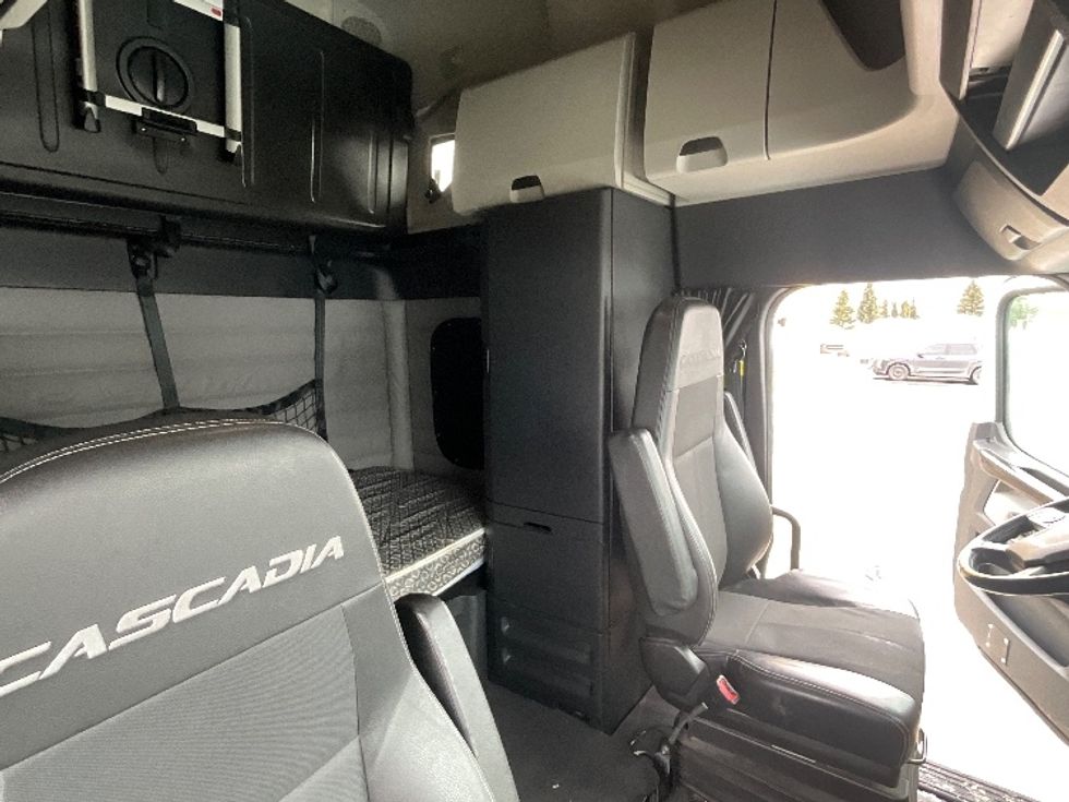 Sleeper Tractor-Heavy Duty Tractors-Freightliner-2019-T12664ST-Cambridge-ON-1,002,083\n\t\tkm-$ 60,250 - Image 18