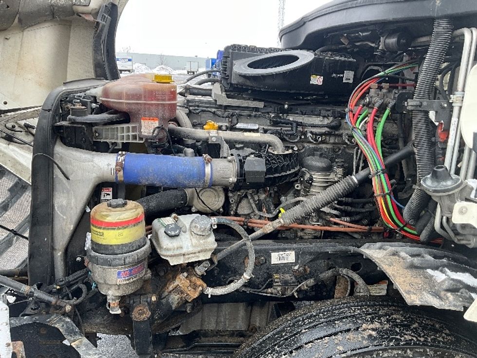 Sleeper Tractor-Heavy Duty Tractors-Freightliner-2019-T12664ST-Cambridge-ON-1,002,083\n\t\tkm-$ 60,250 - Image 21