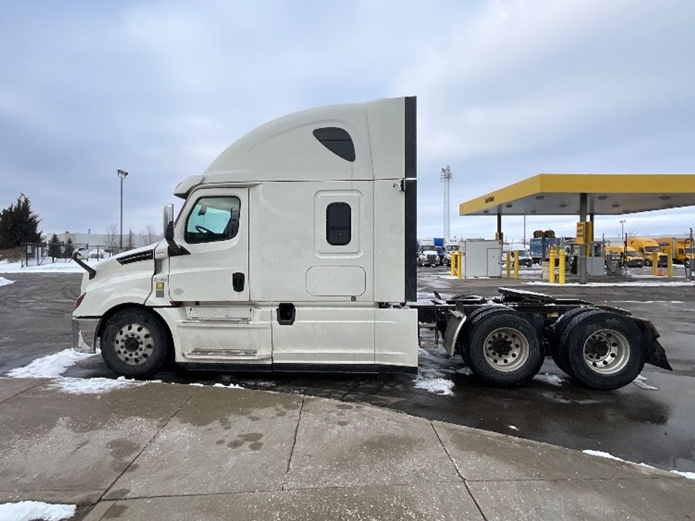 Sleeper Tractor-Heavy Duty Tractors-Freightliner-2019-T12664ST-Cambridge-ON-1,002,083\n\t\tkm-$ 60,250 - Image 4