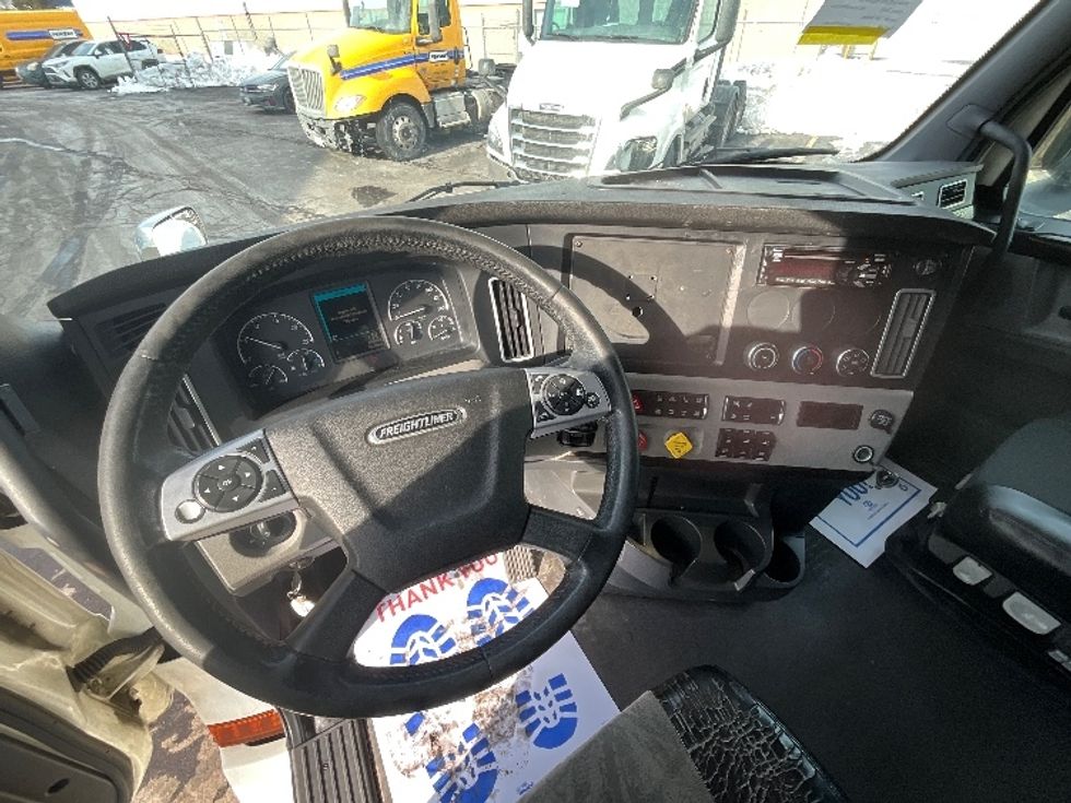 Sleeper Tractor-Heavy Duty Tractors-Freightliner-2019-T12664ST-Cambridge-ON-1,027,501\n\t\tkm-$ 59,000 - Image 11