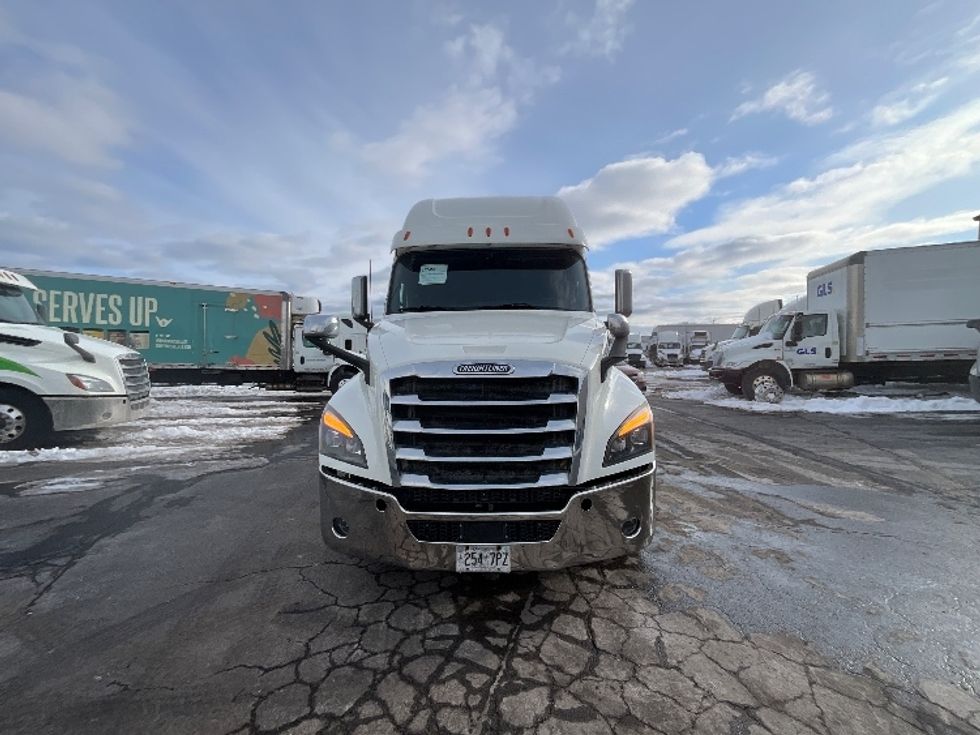 Sleeper Tractor-Heavy Duty Tractors-Freightliner-2019-T12664ST-Cambridge-ON-1,027,501\n\t\tkm-$ 59,000 - Image 2