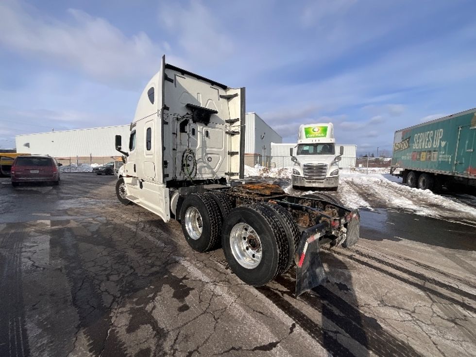 Sleeper Tractor-Heavy Duty Tractors-Freightliner-2019-T12664ST-Cambridge-ON-1,027,501\n\t\tkm-$ 59,000 - Image 5