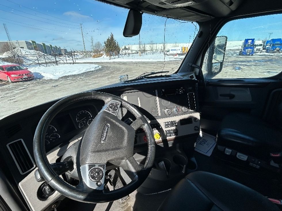 Sleeper Tractor-Heavy Duty Tractors-Freightliner-2019-T12664ST-Cambridge-ON-1,029,585\n\t\tkm-$ 59,000 - Image 10