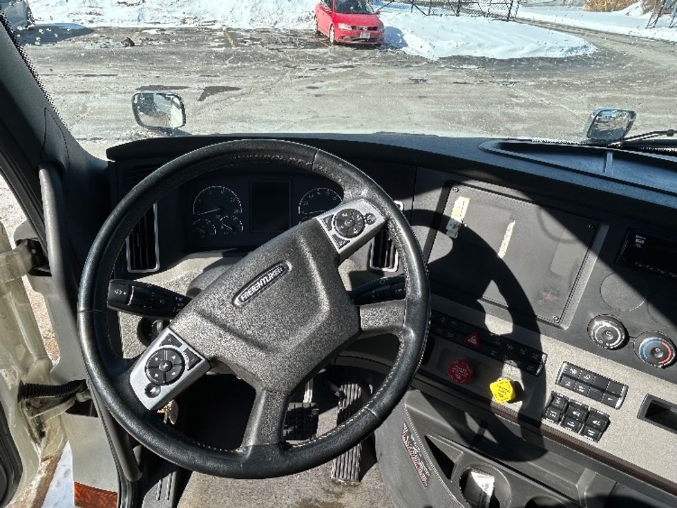 Sleeper Tractor-Heavy Duty Tractors-Freightliner-2019-T12664ST-Cambridge-ON-1,029,585\n\t\tkm-$ 59,000 - Image 11